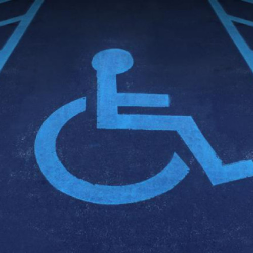 Verificări pentru persoanele cu handicap care dețin locuri de parcare gratuite în Alexandria