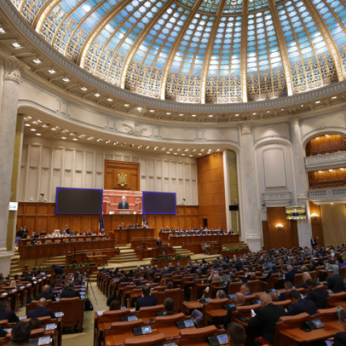 Parlamentul îşi alege azi preşedinţii celor două Camere, după învestirea Guvernului Bolojan. Propunerile PSD și PNL