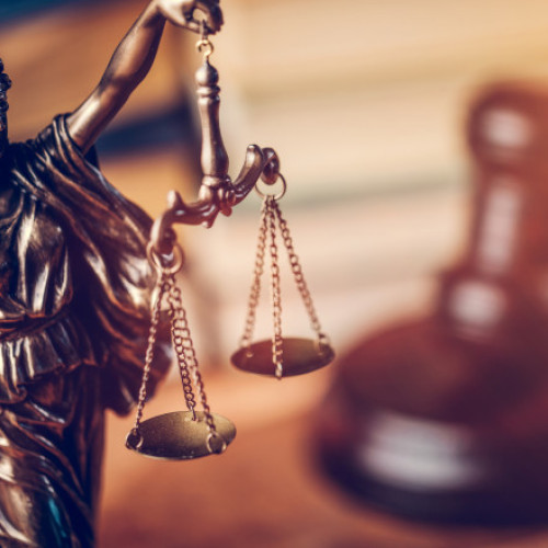 Lipsurile sistemului de justiție percepute de procurori: „Legislația penală oferă cele mai multe drepturi pentru suspect/inculpat”