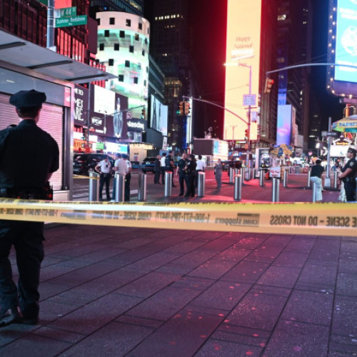 Video Un băiat de 17 ani a deschis focul în Time Square, din New York. Trei persoane au fost rănite