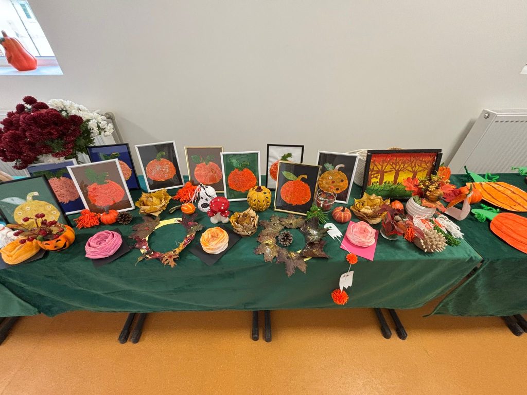 Festivalul toamnei readuce bucuria și culoarea la Școala Gimnazială Poroschia