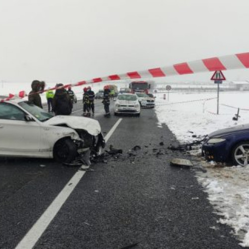 Accident grav la ieșirea din Alexandria: Trei persoane rănite, două femei blocate în caroseria deformată [FOTO]