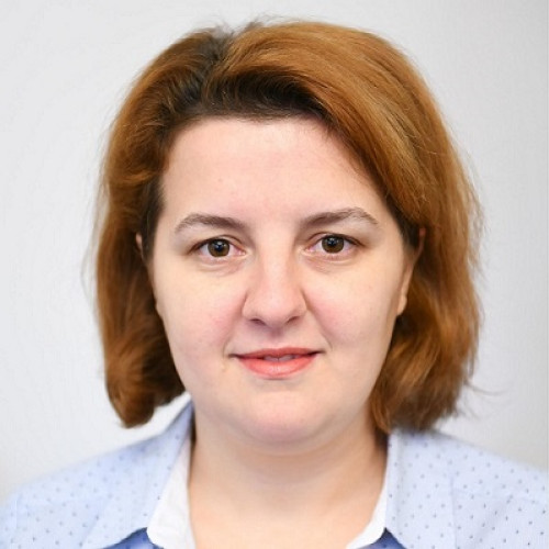 Adelina Sfăt, prima femeie candidată la șefia PNL Rosiori de Vede, cutează să lupte împotriva cutumei și să întoarcă "trendul" în politică!