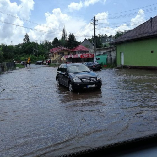 Inundații devastatoare în Teleorman. Apele au distrus locuințe și terenuri agricole în șapte localități. Echipaje de salvare au intervenit pentru evacuarea apei și limitarea efectelor dezastrului. Presșa de ultimă oră de la CJSU Teleorman.