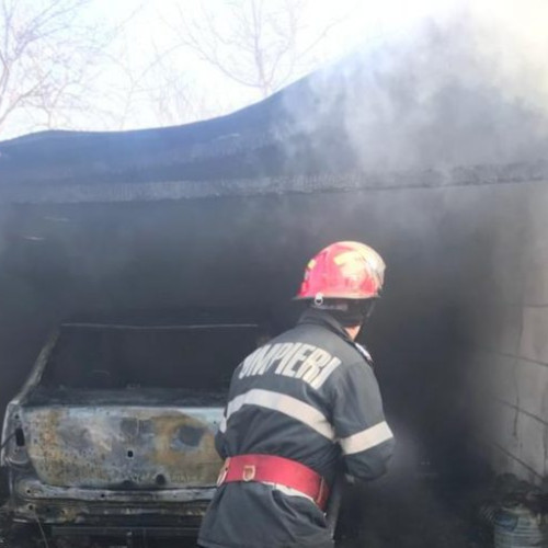 Incendiu devastator la o casă din Vârtoapele de Sus, două autospeciale și 11 pompieri au acționat pentru salvarea locuinței și a bunurilor de valoare. Au fost distruse construcții și mașina unui locuitor