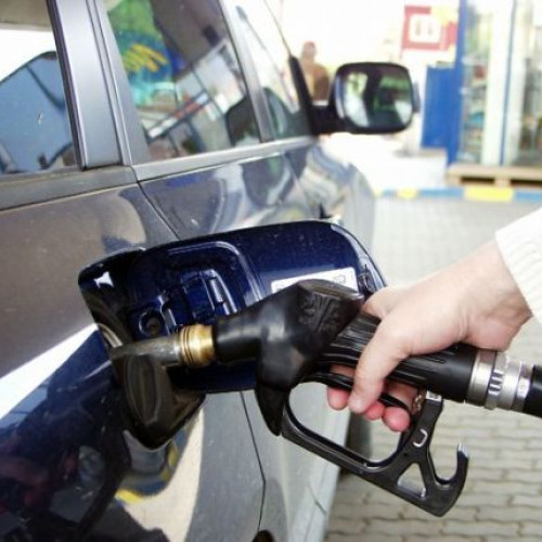 Consiliul Concurenței cercetează majorarea prețurilor la carburanți. Președintele instituției anunță sancțiuni pentru înțelegerile anticoncurențiale. Consumatorii pot verifica prețurile cu aplicația Monitorul Prețurilor pentru Carburanți.