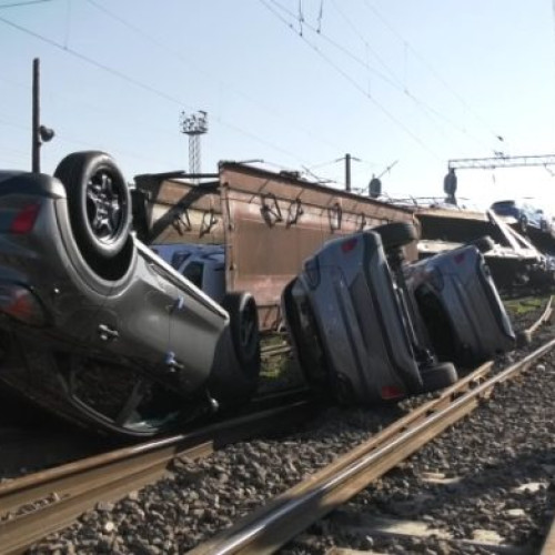 Vagonul unui tren de marfă s-a răsturnat în Roșiori de Vede. Traficul feroviar afectat, mai multe persoane rănite