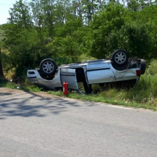 Accident rutier pe DJ 504 implicând două autoturisme și șase persoane